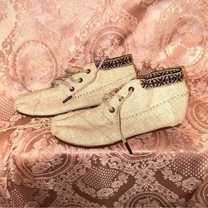 TOMS NEW never worn Tribal Booties Women’s 7